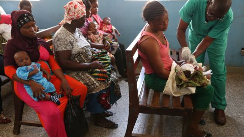 mothers and babies in health centre. Sierra Leone 